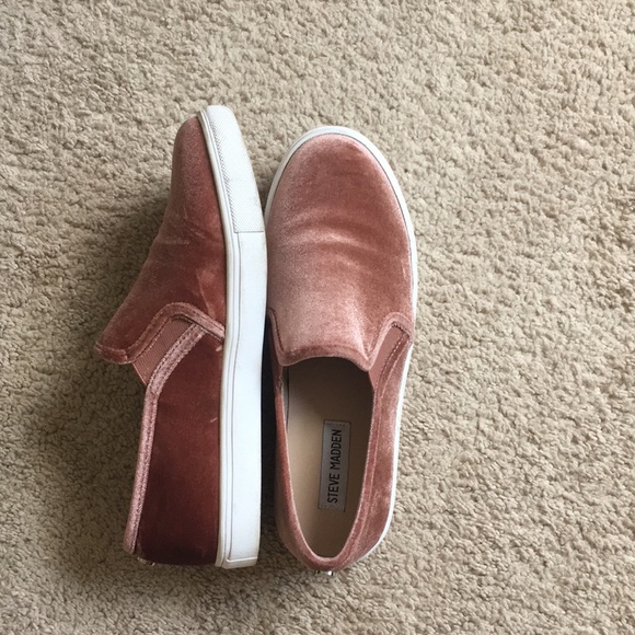 Steve Madden slip on shoes - Picture 2 of 3